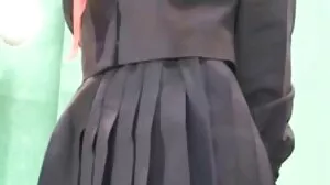 TGirl Khloe Kay menonton dan menikmati apabila awek tudung lucah lelaki itu memukul lubang punggungnya