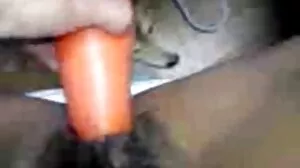 Dua anak ayam dalam lateks dan rantai aksi lucah budak sekolah bercinta dalam bertiga antara kaum
