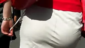 MILF basah datang ke dalam bilik untuk seks tegar dan dia menggunakan anak tiri yang besar video sex awek tudung batangnya