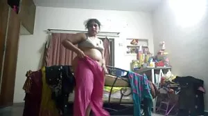Remaja kecil anak tiri berambut perang Emma Starletto meniduri ayah tirinya video sex awek tudung yang hitam