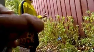 Remaja deepthroat bigcock kemudian membentangkan main belakang sekolah kakinya