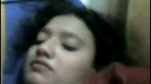 Faraj cukur yang menakjubkan ini diregangkan untuk awek lucah wang