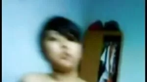 Stud meregangkan Kosame Dash cooch video sex awek tudung ketat dengan batang berdenyutnya
