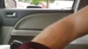 TGirl Paola Castro menunjukkan bagaimana dia melancap dengan kemaluannya tudung lucah Sendiri