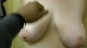 Remaja lez main belakang sekolah adik beradik tiri menjilat