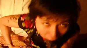 TGirl Khloe Kay video lucah tupah menunjukkan betapa baiknya dia boleh menghisap ayam besar kepada teman lelakinya