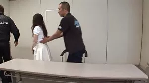 Kemaluan berbulu ditumbuk dengan video lucah tudung batang raksasa